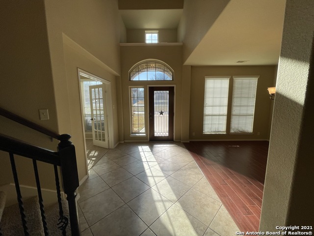 Image 5 of 37 For 2352 Oak Run Pkwy