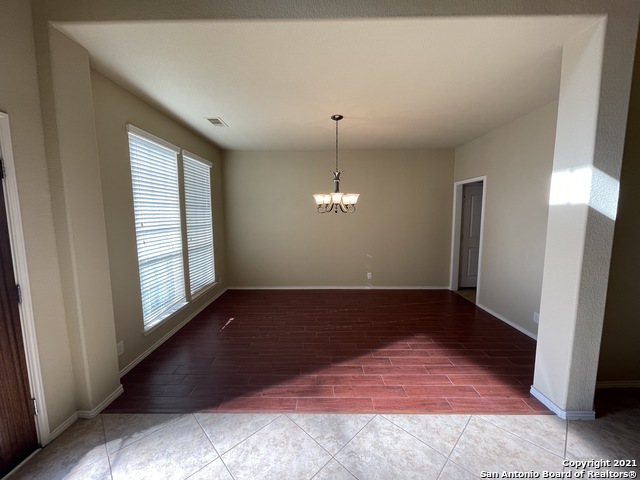 Image 7 of 37 For 2352 Oak Run Pkwy