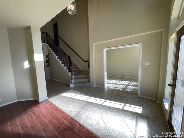 Image 8 of 37 For 2352 Oak Run Pkwy