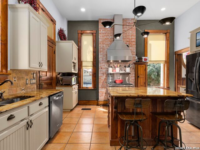 Image 18 of 60 For 372 Magazine Ave