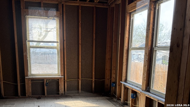 Image 21 of 35 For 511 Olive  