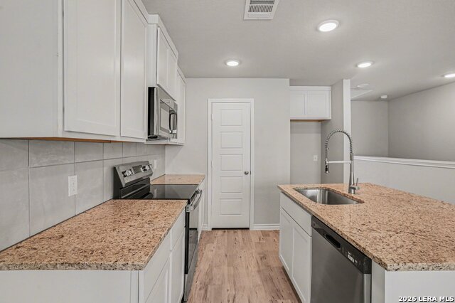 Image 10 of 34 For 310 W Evergreen St #121