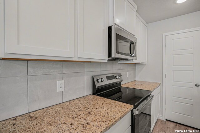 Image 12 of 34 For 310 W Evergreen St #121