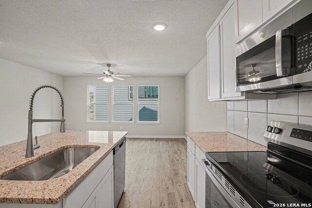 Image 13 of 34 For 310 W Evergreen St #121