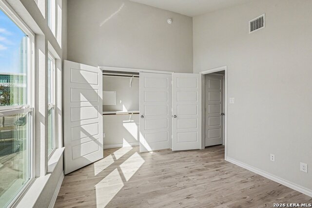 Image 24 of 34 For 310 W Evergreen St #121