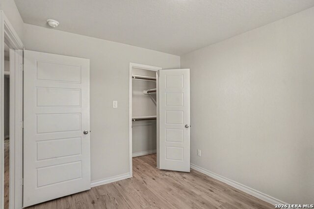 Image 28 of 34 For 310 W Evergreen St #121