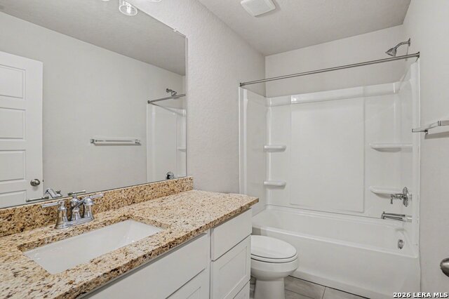 Image 32 of 34 For 310 W Evergreen St #121