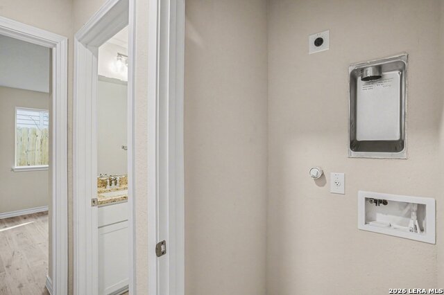 Image 33 of 34 For 310 W Evergreen St #121