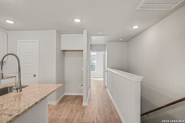 Image 5 of 34 For 310 W Evergreen St #121