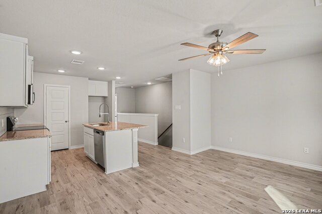 Image 6 of 34 For 310 W Evergreen St #121