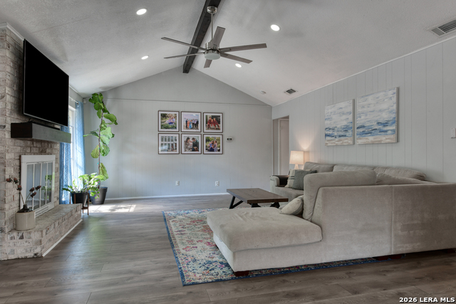 Image 18 of 28 For 5705 Pineway St