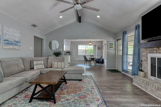 Image 20 of 28 For 5705 Pineway St