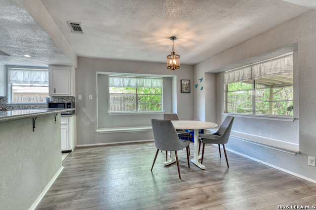 Image 5 of 28 For 5705 Pineway St