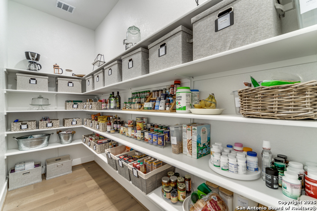 Image 18 of 36 For 10003 Ellenora