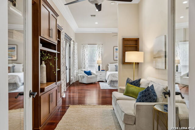 Image 17 of 48 For 451 Laramie Dr