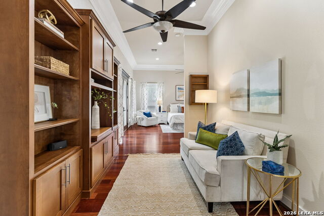 Image 18 of 48 For 451 Laramie Dr