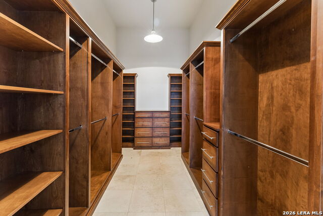 Image 26 of 48 For 451 Laramie Dr