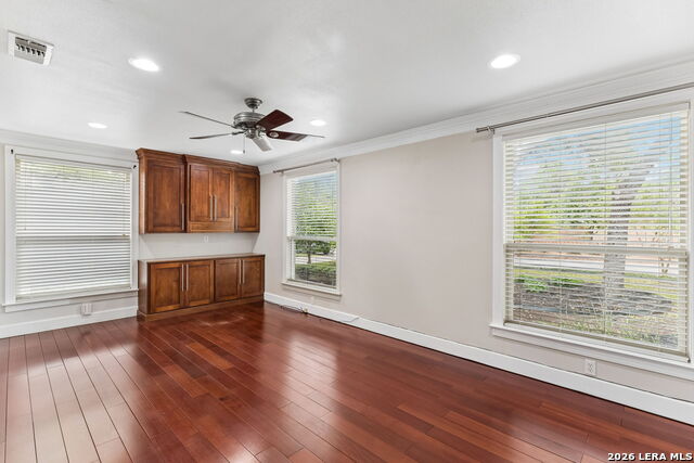 Image 27 of 48 For 451 Laramie Dr