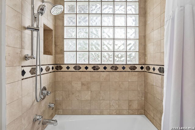 Image 33 of 48 For 451 Laramie Dr