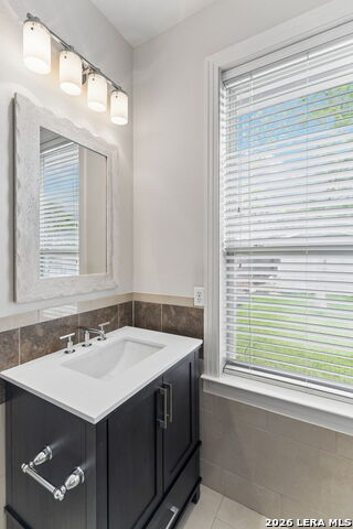 Image 42 of 48 For 451 Laramie Dr