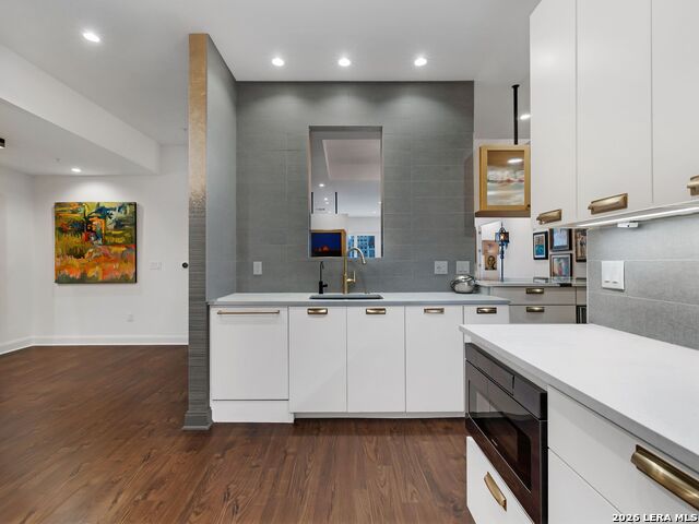 Image 10 of 39 For 230 Dwyer Ave  701