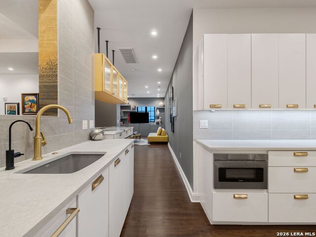 Image 11 of 39 For 230 Dwyer Ave  701