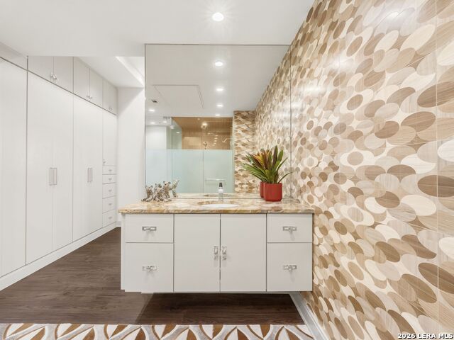 Image 18 of 39 For 230 Dwyer Ave  701