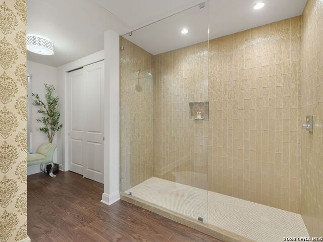 Image 26 of 39 For 230 Dwyer Ave  701