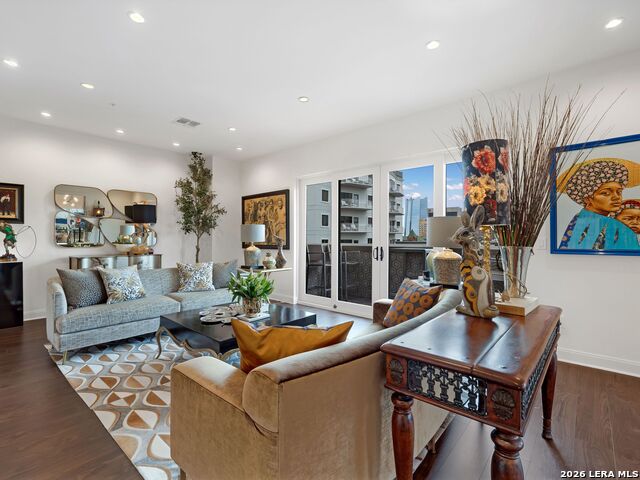 Image 5 of 39 For 230 Dwyer Ave  701