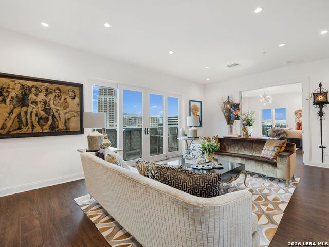 Image 6 of 39 For 230 Dwyer Ave  701