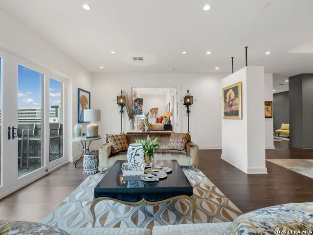 Image 7 of 39 For 230 Dwyer Ave  701