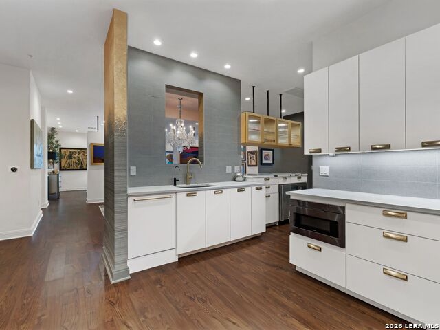 Image 9 of 39 For 230 Dwyer Ave  701