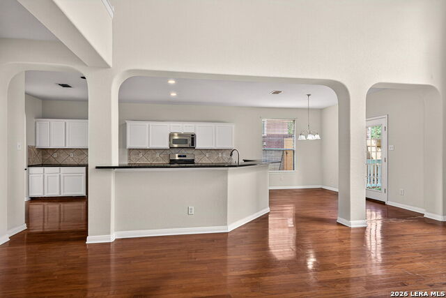 Image 12 of 41 For 515 Catanbo  