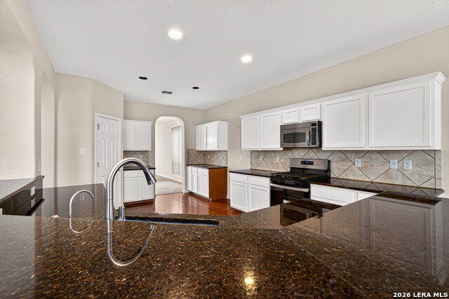 Image 14 of 41 For 515 Catanbo  