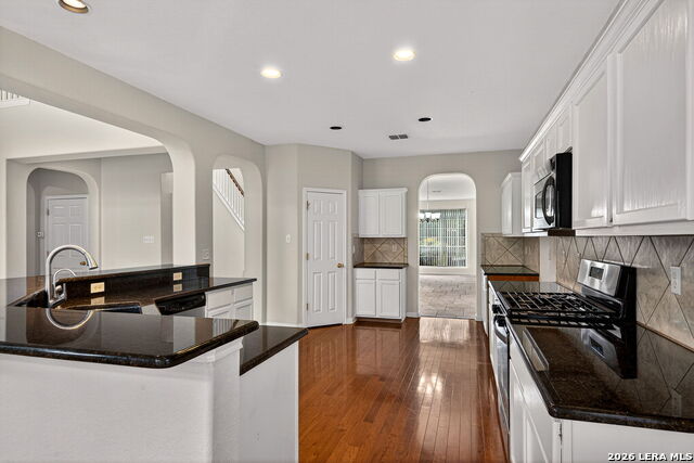 Image 15 of 41 For 515 Catanbo  