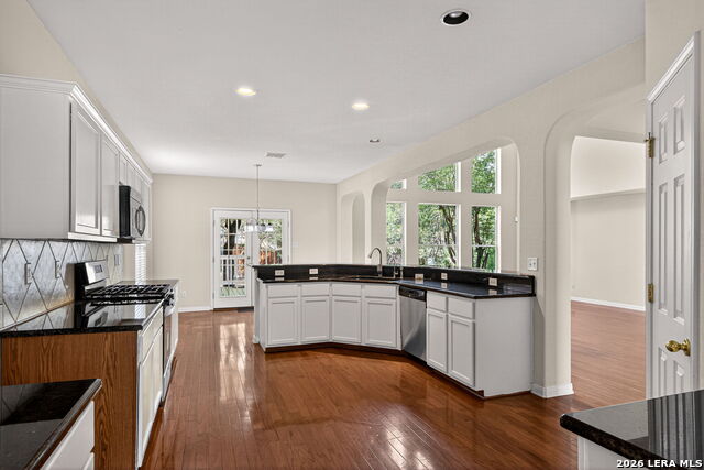 Image 16 of 41 For 515 Catanbo  