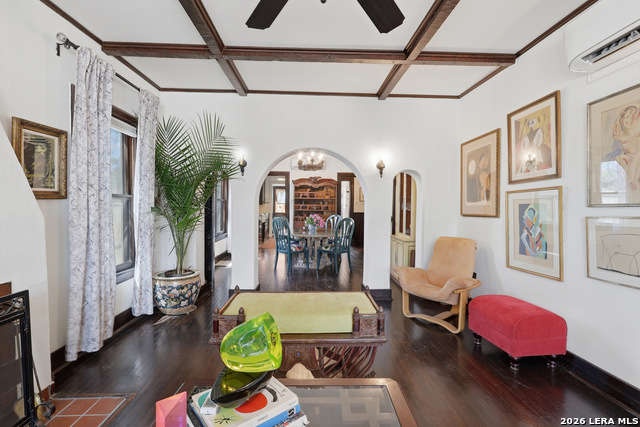 Image 10 of 47 For 315 Club Dr  