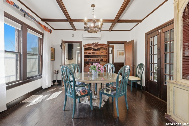 Image 11 of 47 For 315 Club Dr  