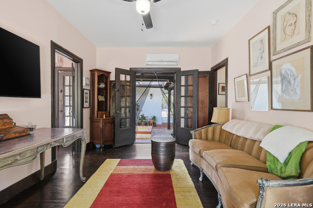 Image 22 of 47 For 315 Club Dr  