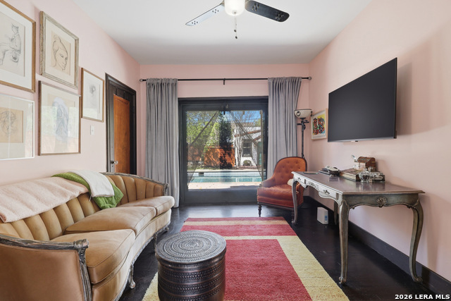 Image 23 of 47 For 315 Club Dr  