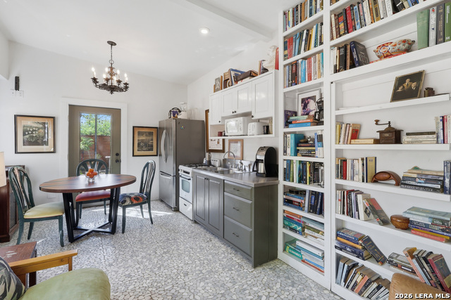 Image 39 of 47 For 315 Club Dr  