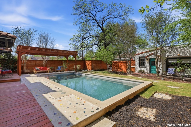 Image 4 of 47 For 315 Club Dr  