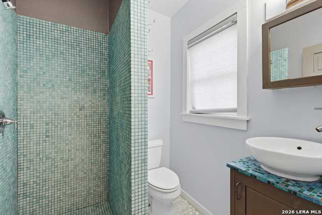 Image 41 of 47 For 315 Club Dr  