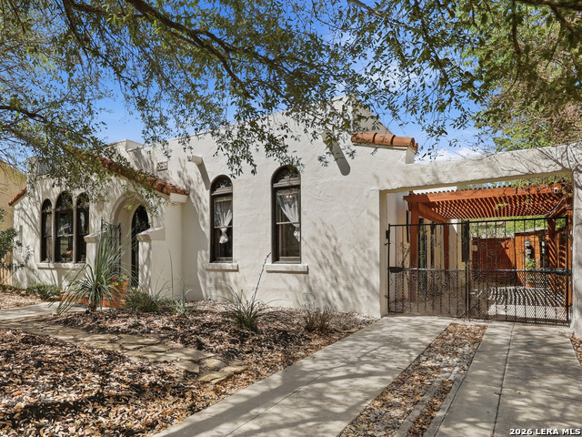 Image 5 of 47 For 315 Club Dr  