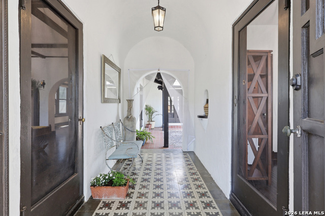 Image 6 of 47 For 315 Club Dr  