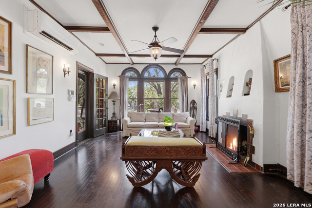 Image 9 of 47 For 315 Club Dr  