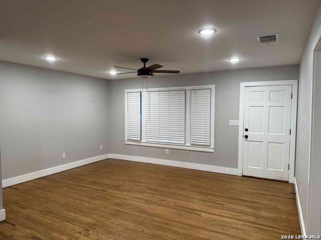 Image 4 of 18 For 903 Walnut E