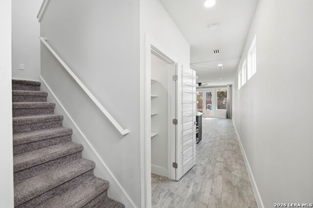 Image 17 of 43 For 344 Claremont