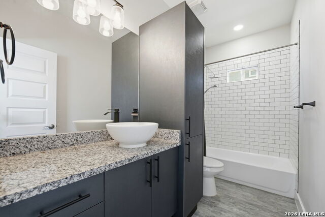 Image 38 of 43 For 344 Claremont