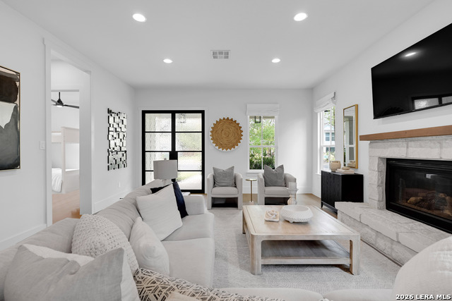 Image 14 of 63 For 415 Ogrady  